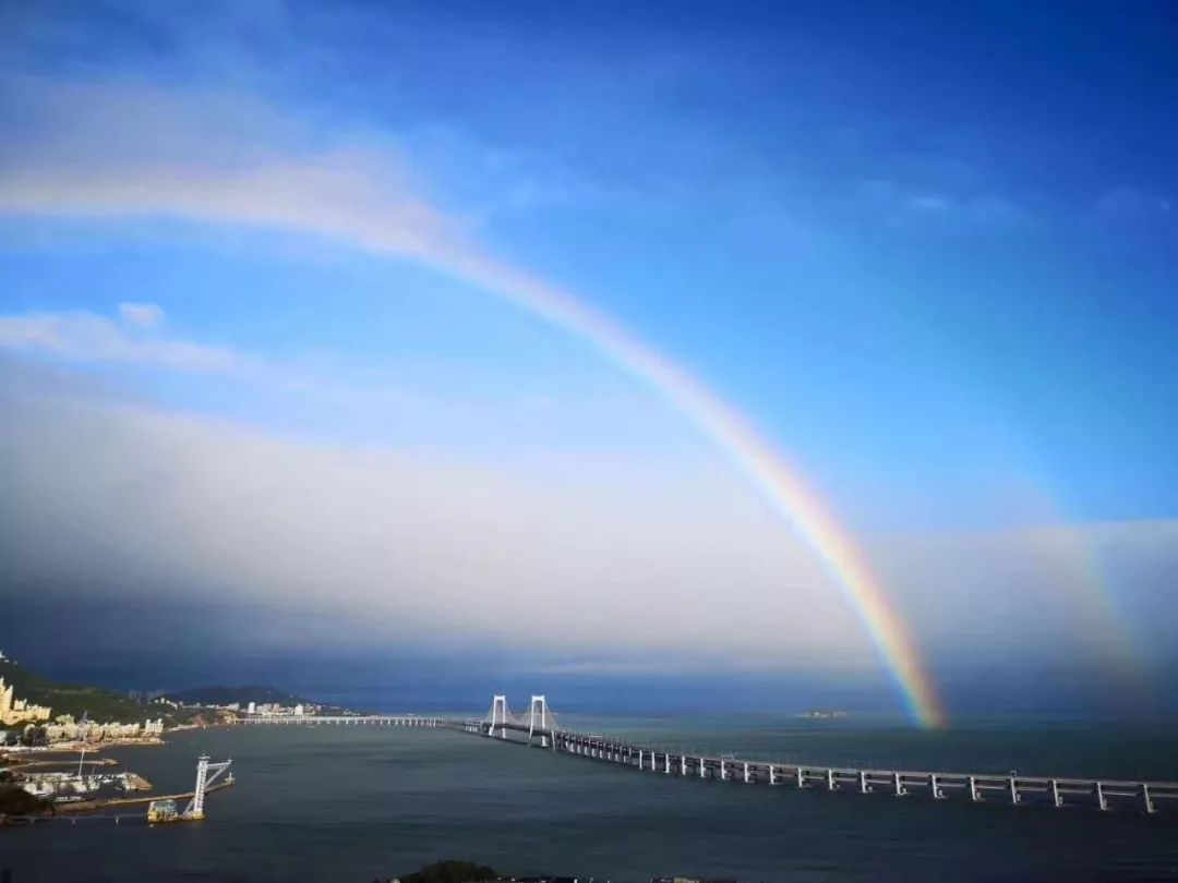 彩虹橋梁，雨后天晴的奇跡