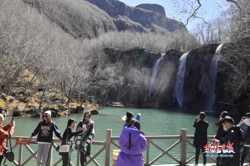 湖光山色間的瑰麗湖泊