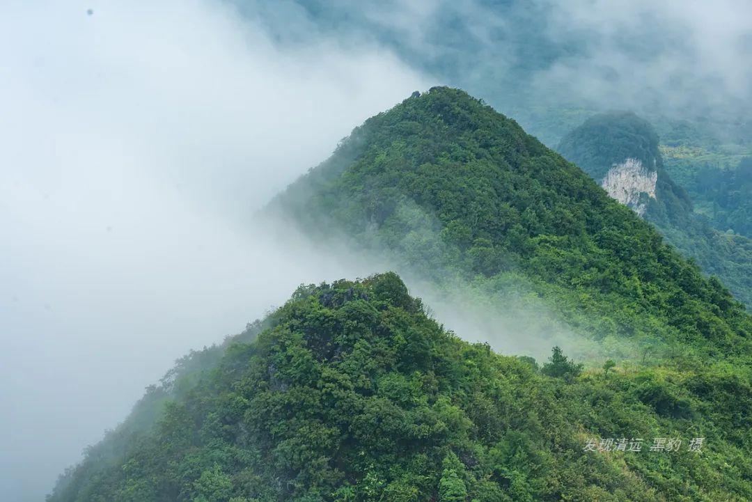 高山之巔迎日出，新的一天啟航時