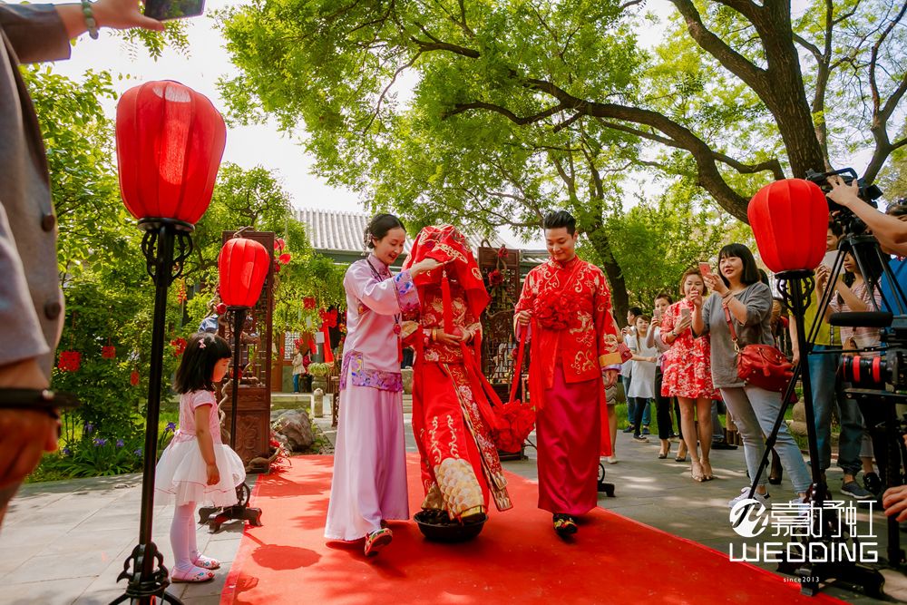 傳統(tǒng)婚禮中的文化差異與社會變遷探究