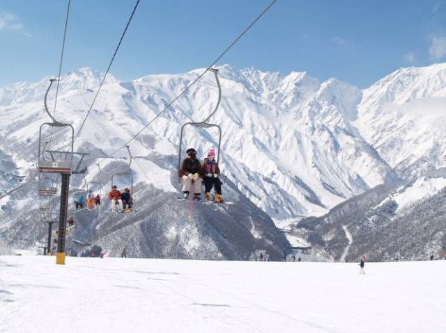 極限滑雪場，雪坡上的勇氣與技藝對決