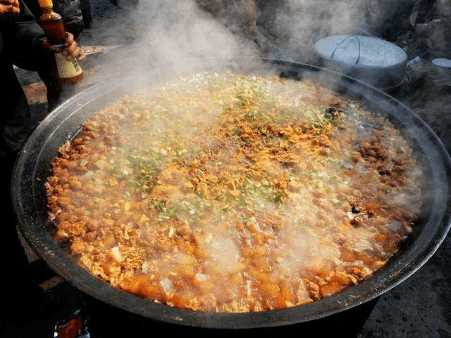 東北大鍋菜的豪邁風(fēng)格與節(jié)慶烹飪藝術(shù)探秘